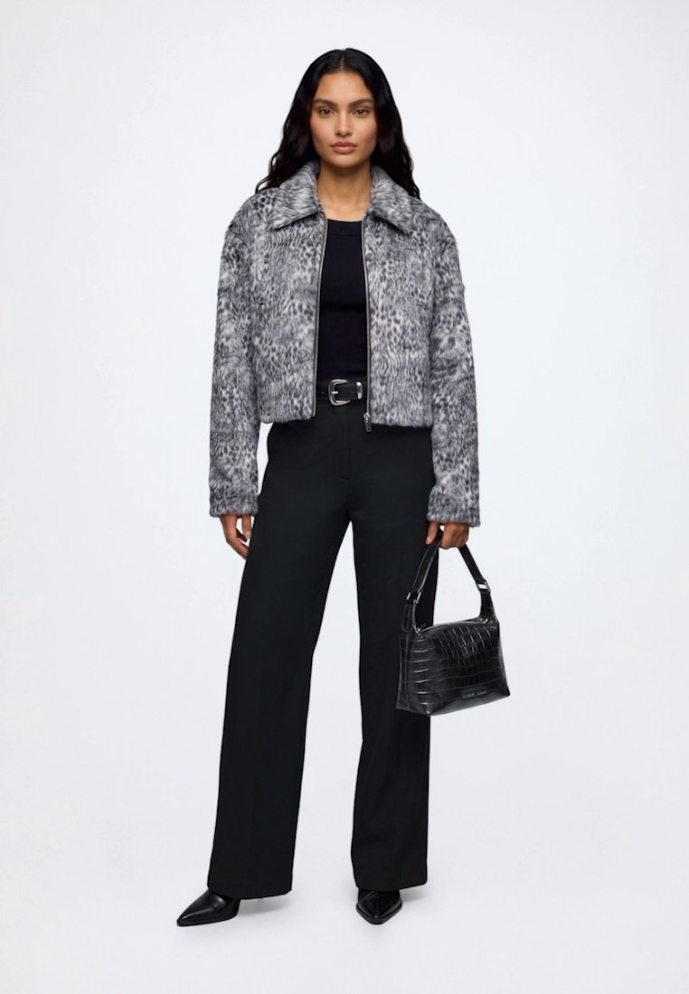 Coco | Women's Faux Fur Animal Print Jacket Turn Down Collar Zip Front Casual Winter